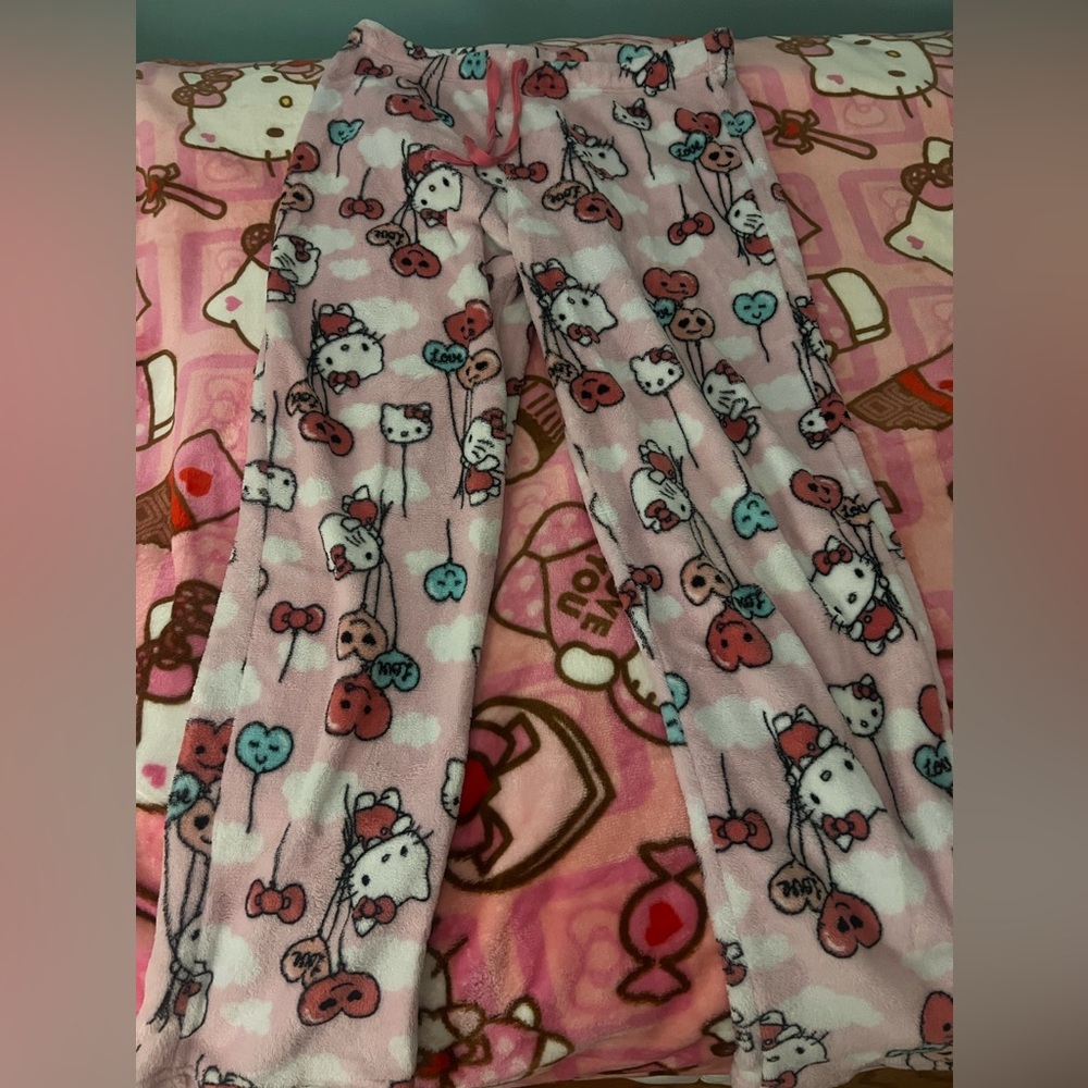 Hello kitty valentines pajamas medium